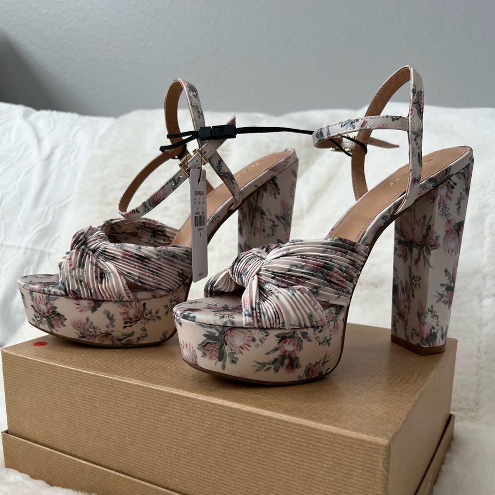 Express Floral Print Satin Platform Heel Size 8